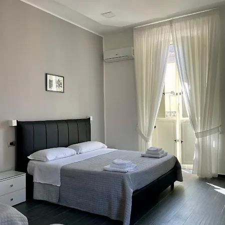 Affittacamere Le Porte Di - Napoli