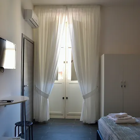 Affittacamere Le Porte Di - Napoli